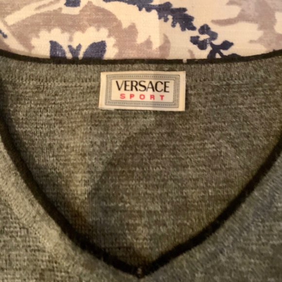 Authentic Gianna Versace V-Neck Sweater like New M! Absolutely beautiful Sweater - Picture 2 of 8